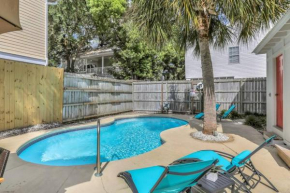 Splash Inn Upper Unit. Heated Pool walk to beach!